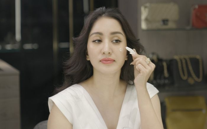 Khánh Thi nhan sắc thăng hoa nhờ chồng trẻ dày công tìm bí quyết xóa nám tận gốc