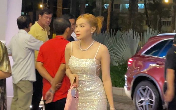 Dàn sao Việt 'lên đồ' lộng lẫy dự đám cưới Hồ Bích Trâm, Khả Như chiếm trọn spotlight với đầm 'cắt xẻ'