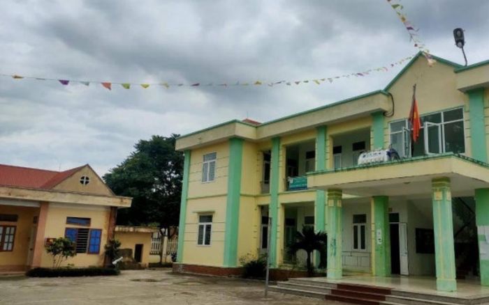 Chủ tịch xã 'tòm tem' với cấp dưới bị cách chức