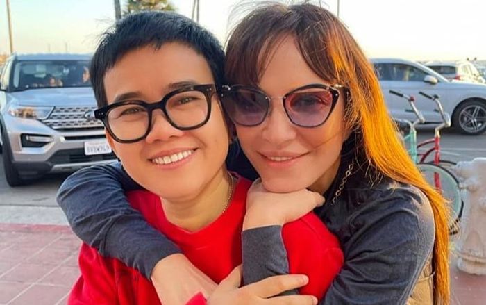 Vừa ra mắt sản phẩm chung, Thanh Hà - Phương Uyên tiếp tục 'phát cẩu lương' bằng loạt ảnh 'tay ấp má kề'