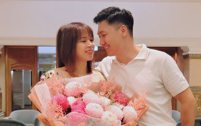 Mạnh Trường thông báo vợ mang thai lần 3: 'Cảm ơn em lại vất vả vì anh thêm 1 lần nữa'