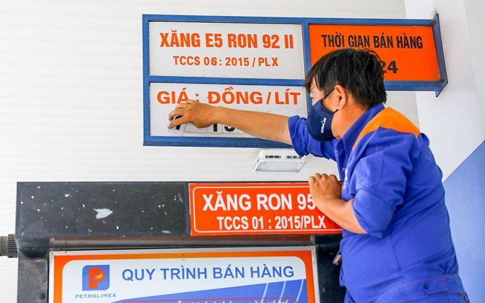 Giá xăng tăng lần thứ 7 liên tiếp, lập đỉnh mới