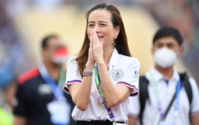 Nữ tỷ phú Madam Pang có hành động tử tế và hào sảng dù bị nói hãy từ chức