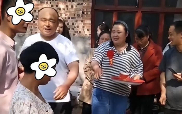 Chú rể đẹp trai 20 tuổi mặt 'ỉu xìu' trong lễ cưới cô dâu 35 tuổi, nguyên nhân lấy vợ gây bàn tán