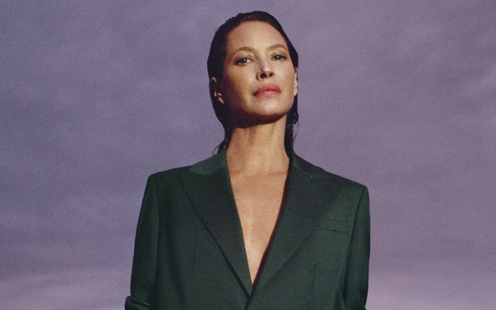 Siêu mẫu huyền thoại có bằng cử nhân, tự lập công ty, phá vỡ định kiến 'chân dài não ngắn'