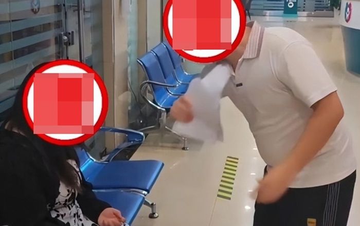 Đọc kết quả khám hiếm muộn, chồng có hành động phũ phàng với vợ rồi bỏ đi