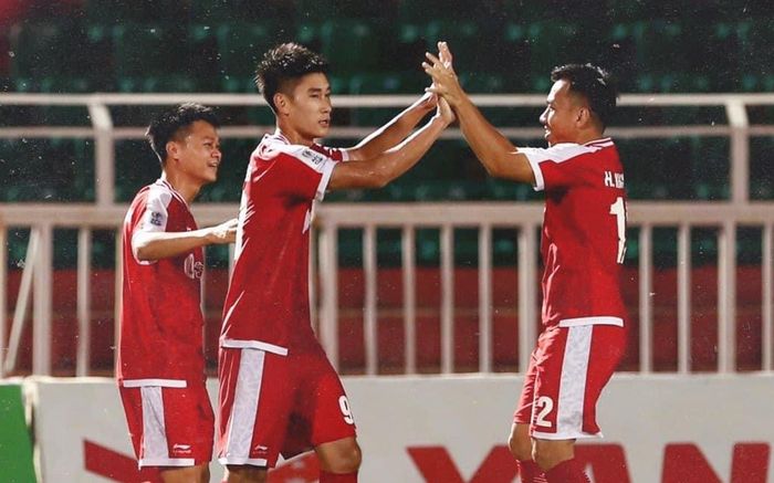 Nhâm Mạnh Dũng ghi bàn, Viettel ngược dòng thắng đậm CLB Lào