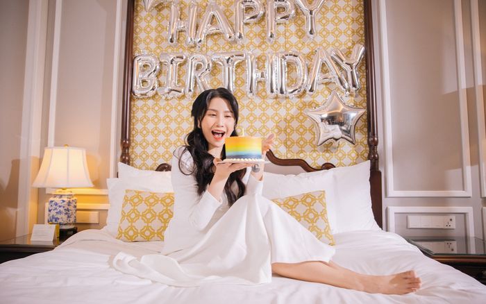 'Hotmom' Thanh Trần đón tuổi 25 bên chồng, xinh đẹp khi mang bầu lần 3