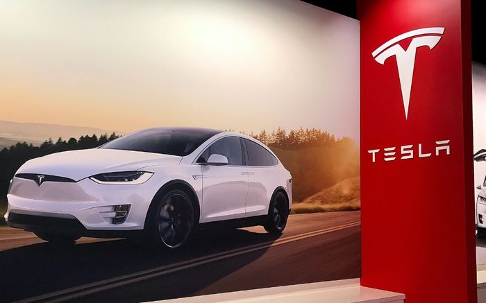 Cổ phiếu các công ty xe điện Trung Quốc vượt mặt Tesla