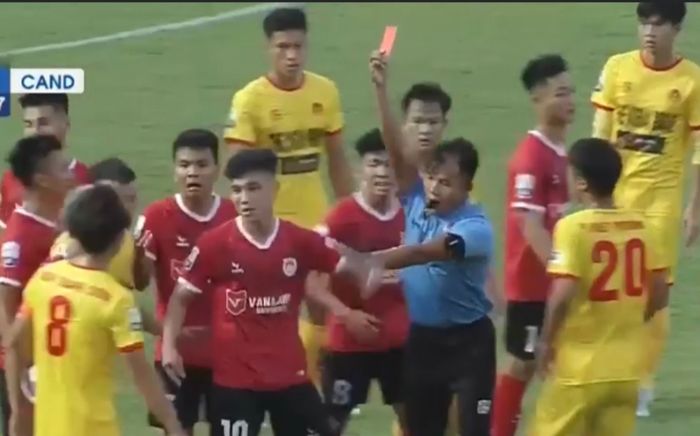 Sao U23 Việt Nam bị thẻ đỏ trực tiếp