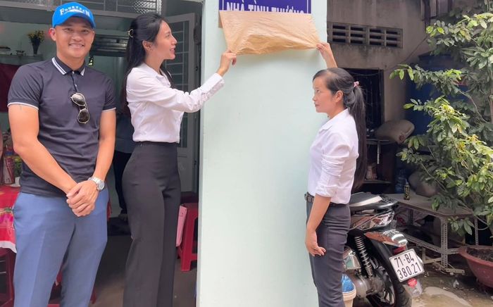 Tròn một năm kể từ ồn ào sao kê, ca sĩ Thủy Tiên tiếp tục 'bỏ tiền túi' để làm từ thiện