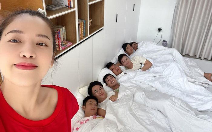 Hiếm hoi lắm mới thấy Gin Tuấn Kiệt 'đánh dấu chủ quyền' với Puka bằng cách đặc biệt này