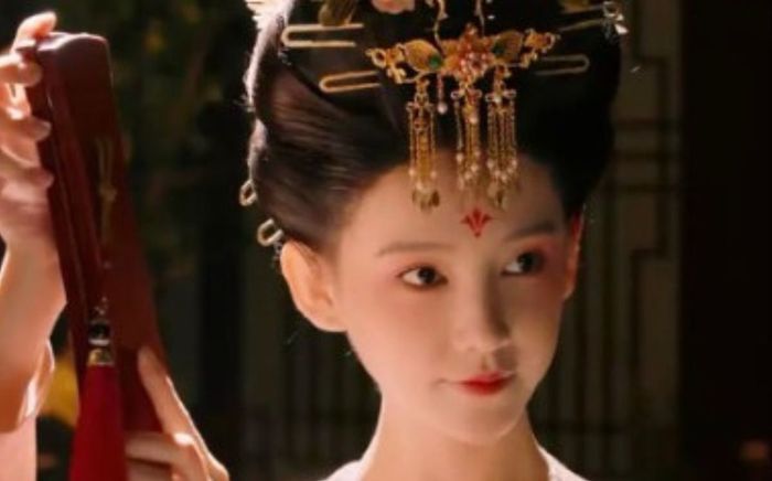 Mộng Hoa Lục: Mỹ nhân tranh spotlight của Lưu Diệc Phi sở hữu nhan sắc thế nào?