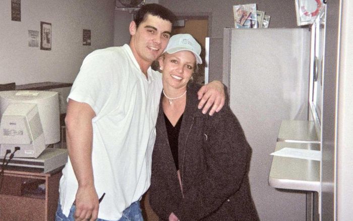 Chồng cũ một nữ ca sĩ nổi tiếng phải ngồi tù vì phá đám cưới