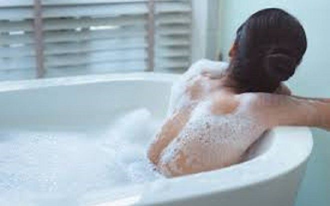 Thấy vợ suốt ngày tắm táp, chồng âm thầm theo dõi không ngờ phát hiện chuyện động trời