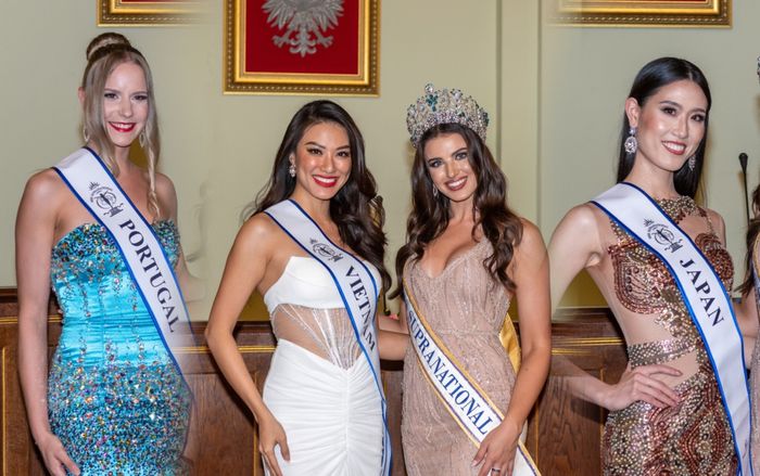 Thí sinh Hoa hậu Siêu quốc gia bị đèn flash làm 'hiện nguyên hình'