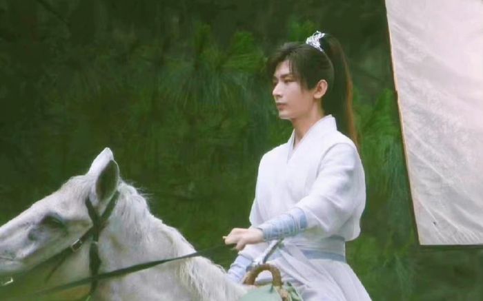 Thành Nghị lộ tạo hình bạch y, bị chê vì quá giống Trầm Vụn Hương Phai