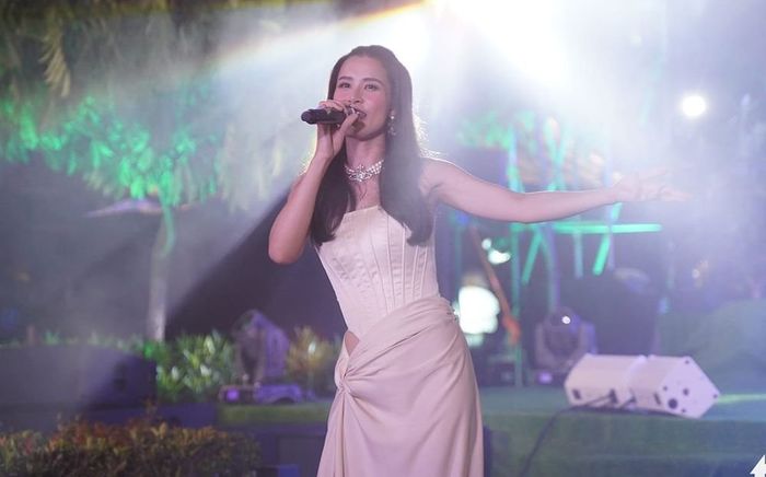 Màn song ca giữa Đông Nhi và khán giả khiến ai nấy nghe xong đều không khỏi 'sang chấn tâm lý'