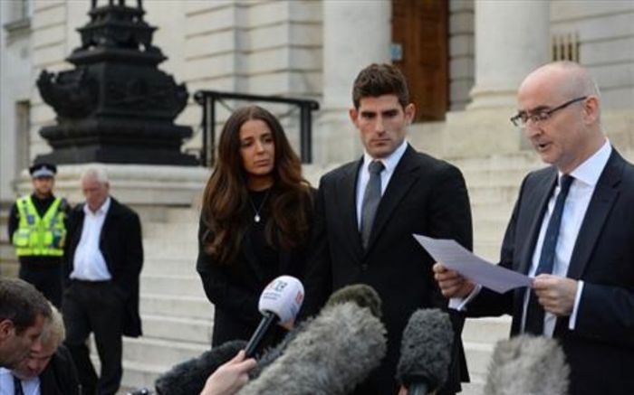 Hai ngôi sao được minh oan vì gái trẻ 'tố' giở trò: Kẻ mất sự nghiệp, người suýt mất gia đình