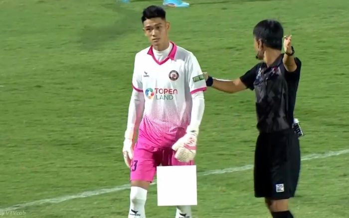 HAGL đá tệ, Bình Định chơi xấu và cú đạp gầm giày của ngoại binh đất Võ