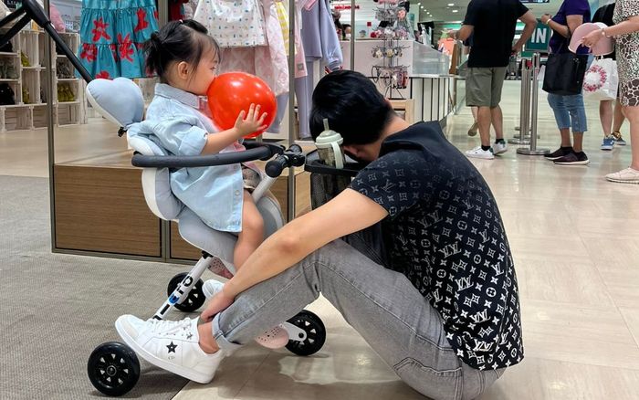 Cường Đô La đuối trong sung sướng khi phục vụ 'nóc nhà', hóa ra không phải là Đàm Thu Trang!