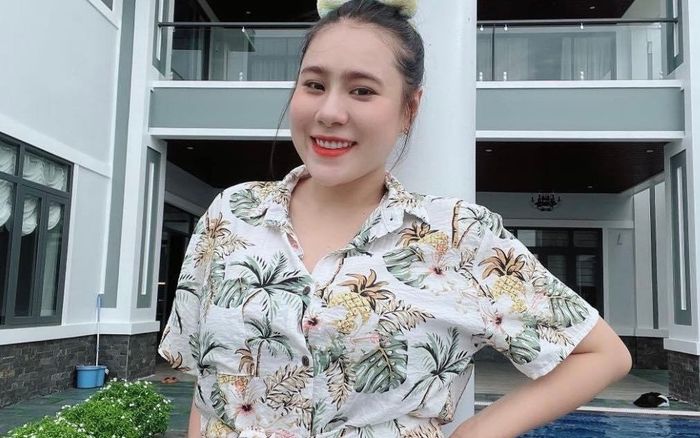 Bị anti-fan mỉa mai vì đăng hình bụng bầu, Hồ Bích Trâm đáp trả cực cao tay