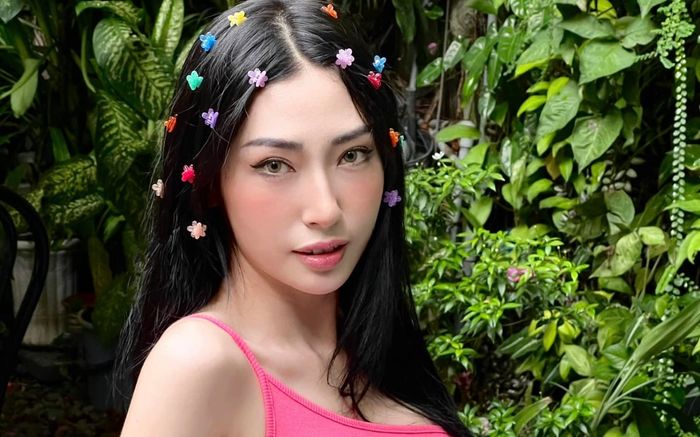 Khổng Tú Quỳnh lộ diện sau tin đồn yêu đương học trò Đông Nhi, không ngại khoe eo cực thon