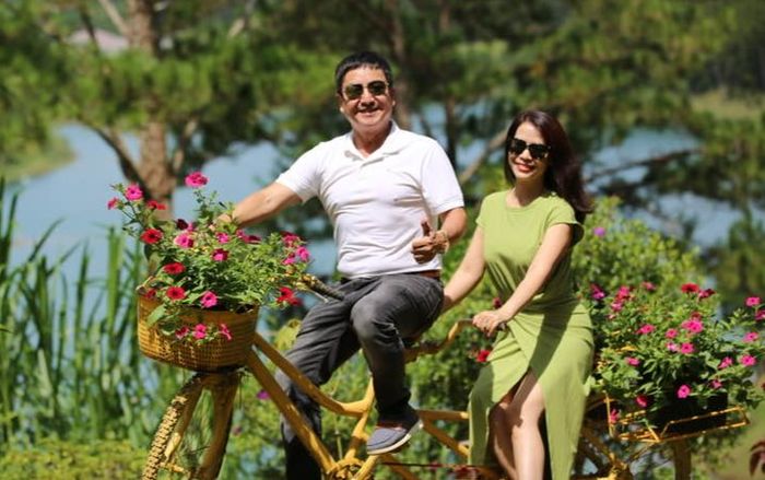 NSƯT Chí Trung chia sẻ khoảnh khắc 'tình bể bình' bên bạn gái, dân tình liền vào xin bí quyết