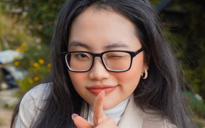 Phương Mỹ Chi đoán đúng đề thi Văn, netizen liền yêu cầu nữ ca sĩ đoán tiếp các môn thi còn lại