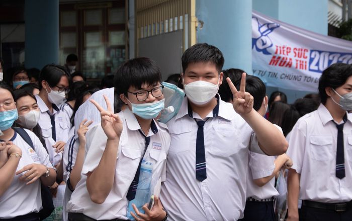 Fanpage đoán trúng đề 3 năm liên tiếp chính thức lên tiếng về đồn đoán lộ đề thi Văn