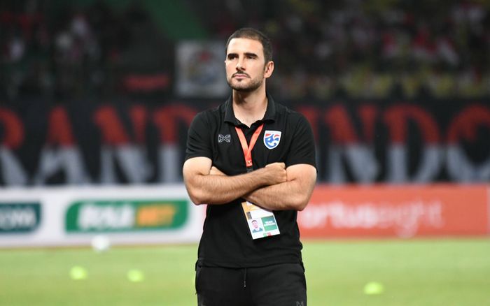 HLV Thái Lan muốn tiễn Việt Nam về nước từ vòng bảng