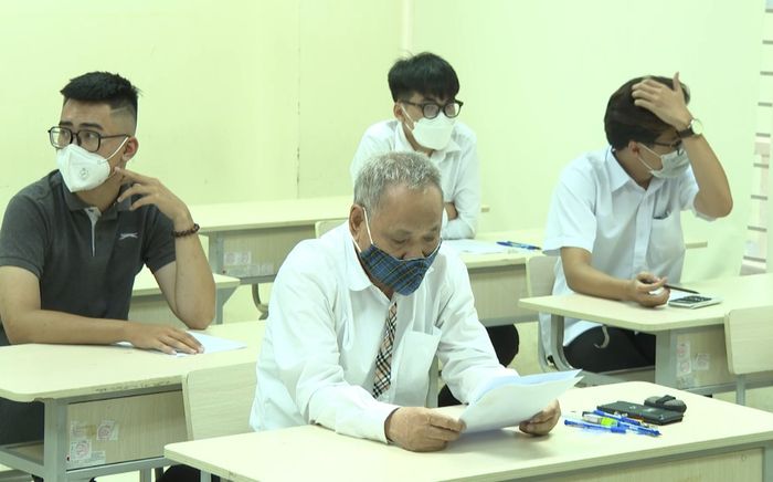 Cụ ông 82 thi tốt nghiệp THPT ở Hà Nội: Ngả mũ trước ý chí của 'thí sinh' lớn tuổi nhất lịch sử