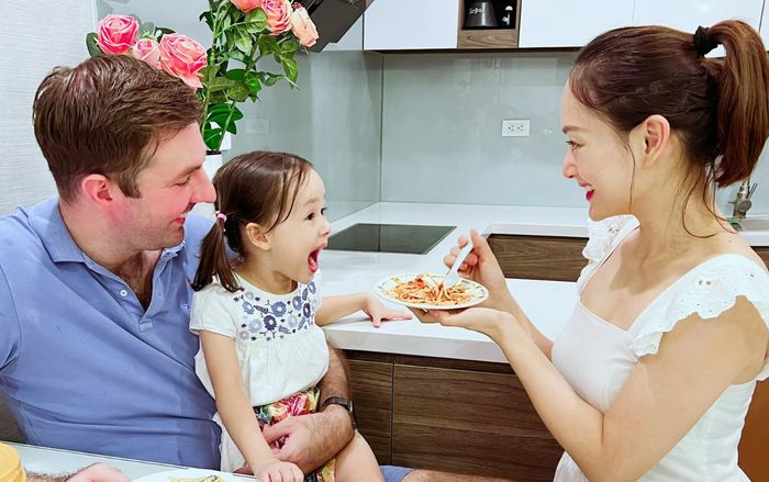 Lan Phương chia sẻ bí quyết chăm con: Tôi nuôi con bằng sữa mẹ đến năm 2 tuổi để con phát triển tốt nhất'