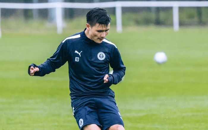 Quang Hải lập siêu phẩm, Pau FC thắng đội nghiệp dư 5-0