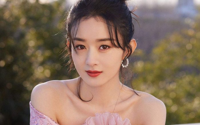 Triệu Lệ Dĩnh: 7 năm chật vật với hai mối tình thất bại, từng bước trở thành nữ thần Cbiz