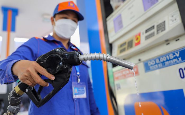 Giá xăng dầu giảm hơn 3.000 đồng/lít từ 0h ngày 11/7