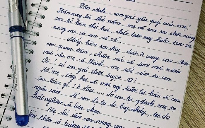 Xúc động bức thư tay mẹ gửi con gái sống xa nhà: 'Mẹ yêu con rất nhiều'