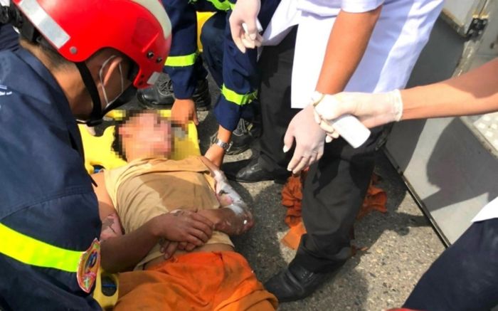 Nam công nhân bị điện giật, mắc kẹt trên cột điện được giải cứu kịp thời