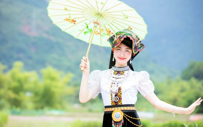 Hòa Minzy hóa cô gái Mai Châu, duyên dáng trong bộ trang phục dân tộc Thái