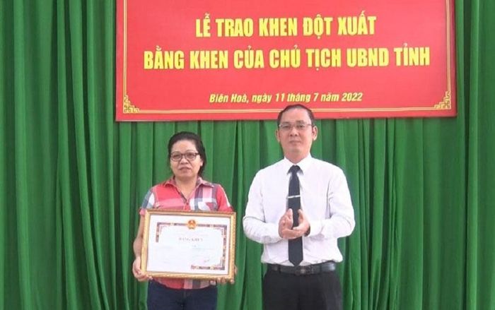 Nhặt được gần 160 triệu, nữ công nhân có hành động gây cảm kích