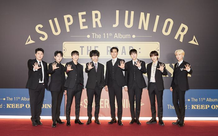 Super Junior điển trai tại họp báo ra mắt album mới, Hee Chul vắng mặt