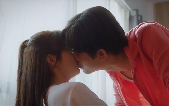 Thương Ngày Nắng Về: Ngỡ ngàng với hậu trường cảnh hôn ngọt ngào của Doãn Quốc Đam và Ngọc Huyền