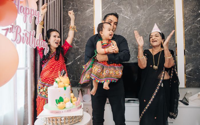 Võ Hạ Trâm và mẹ chồng người Ấn Độ 'quẩy quên lối về' trong tiệc thôi nôi con gái