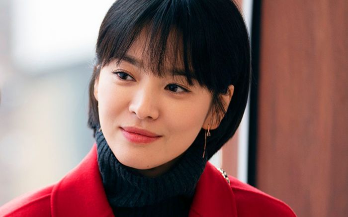 Song Hye Kyo bạo dạn hơn hậu ly hôn Song Joong Ki: Hẹn hò liên tục, còn công khai hôn má người khác