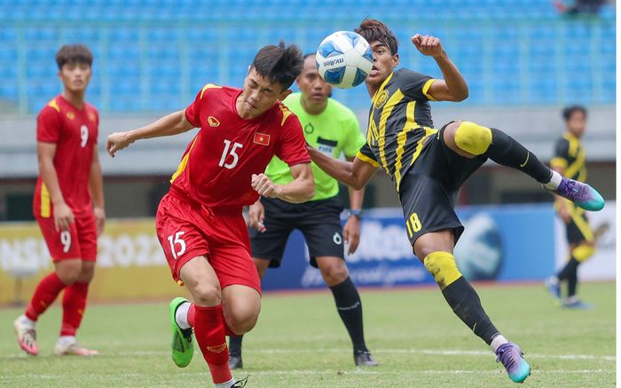 CĐV Thái Lan: 'Lào thắng Malaysia, Việt Nam đã né chúng ta'