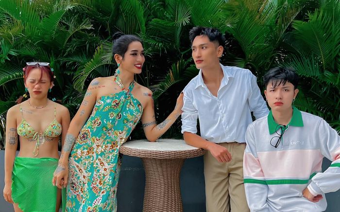 Ngọc Phước tỏ thái độ 'khó chịu ra mặt' khi bị BB Trần 'bắt ép' cosplay gia đình Hồ Ngọc Hà?