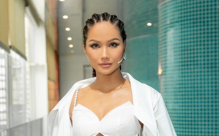 H'Hen Niê bất ngờ gọi người này là chồng còn đòi phải rõ ràng: '3 năm qua anh đã không rõ ràng'