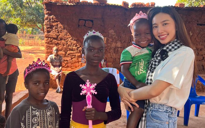 Đi Angola làm từ thiện, Hoa hậu Thùy Tiên đã 'bốc hơi' nửa tỷ đồng