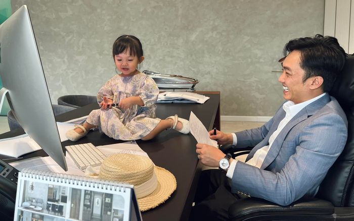 Mới tí tuổi đầu, Suchin nhà Cường Đô La đã theo bố 'đi làm kiếm cơm'