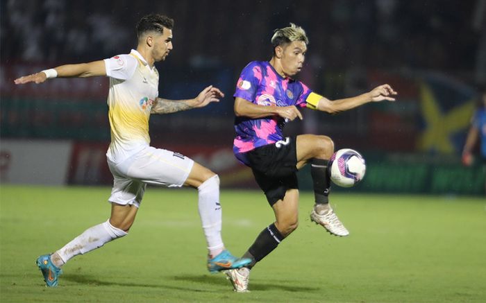 Bài toán hóc búa cho bóng đá Việt Nam: Đổ tiền chơi V.League rồi về đâu?